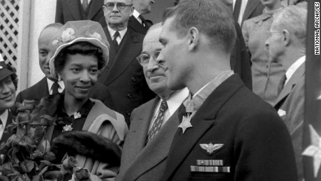 Thomas Hudner and Daisy Brown next to President Truman